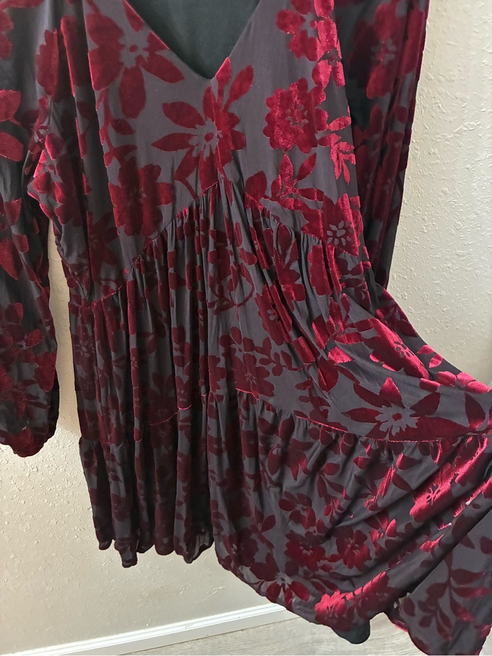 Taylor Women’s 10 Burgundy Floral Velvet Burnout V-Neck Long Sleeve Dress - Picture 5 of 8